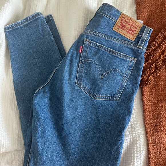 Levi Mom jeans - Picture 2 of 7